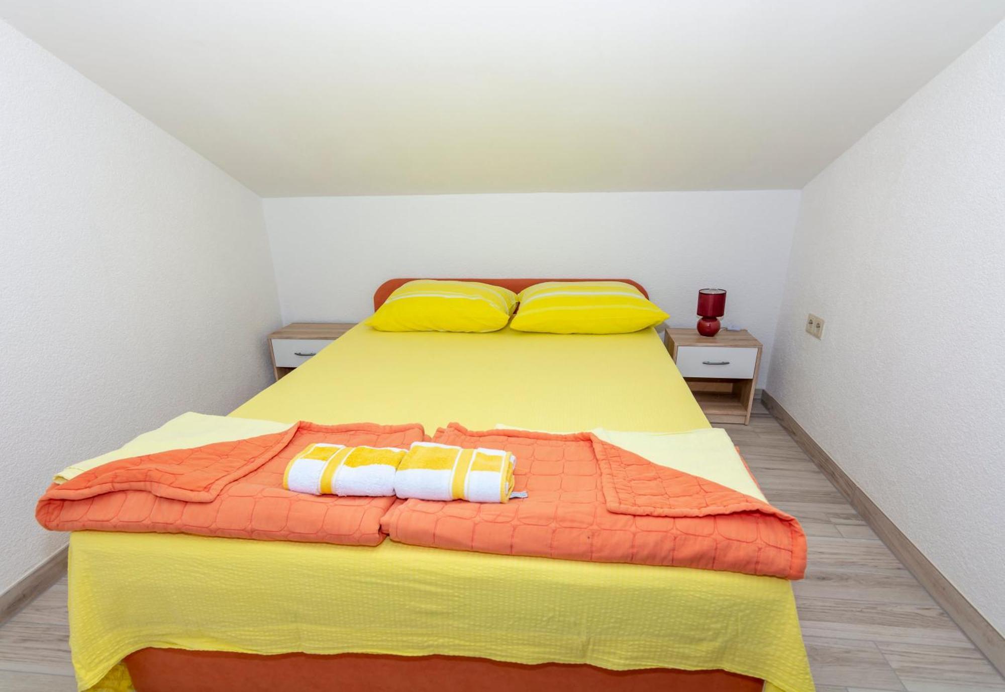 Apartmani Filip Паг Екстериор снимка
